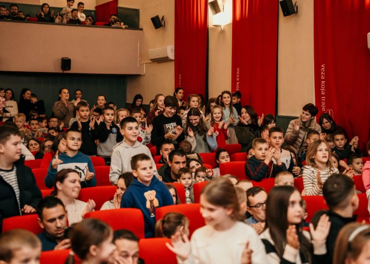 Djeca u središtu Adventa: Superknjiga oduševila Široki Brijeg