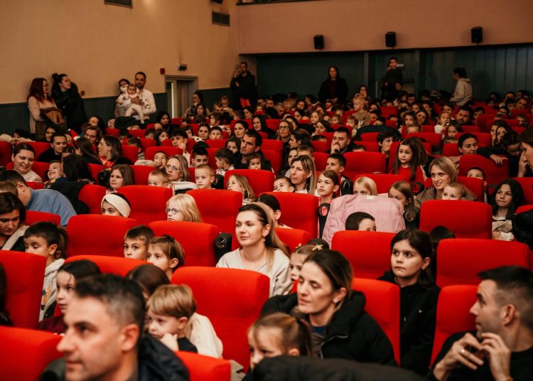 Djeca u središtu Adventa: Superknjiga oduševila Široki Brijeg