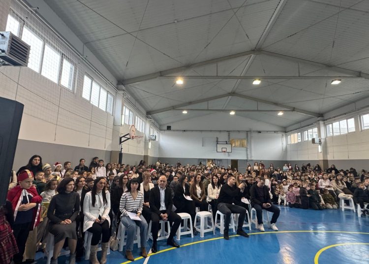 (VIDEO) Božićna priredba Druge osnovne škole Široki Brijeg ispunila dvoranu radošću