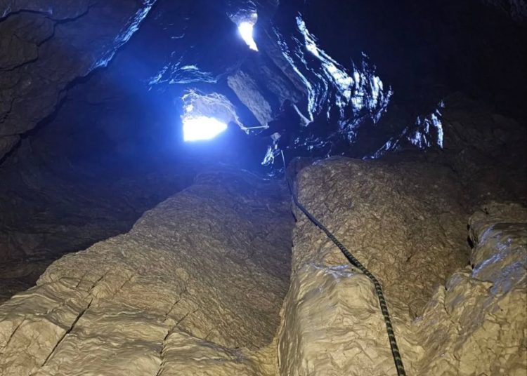 Led na 150 metara dubine u Mostaru: Spektakularno otkriće speleologa “Herceg”
