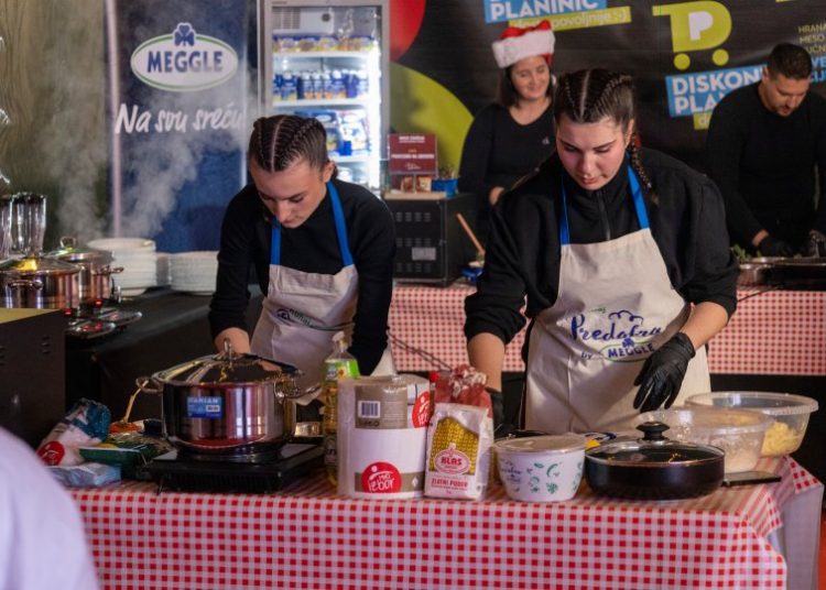 Advent u Ljubuškom započeo mirisima tradicije: Počelo natjecanje ”Okusi zavičaja”