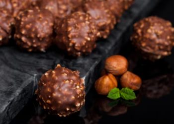 Brze Ferrero Rocher kuglice: Recept bez pečenja gotov za 15 minuta