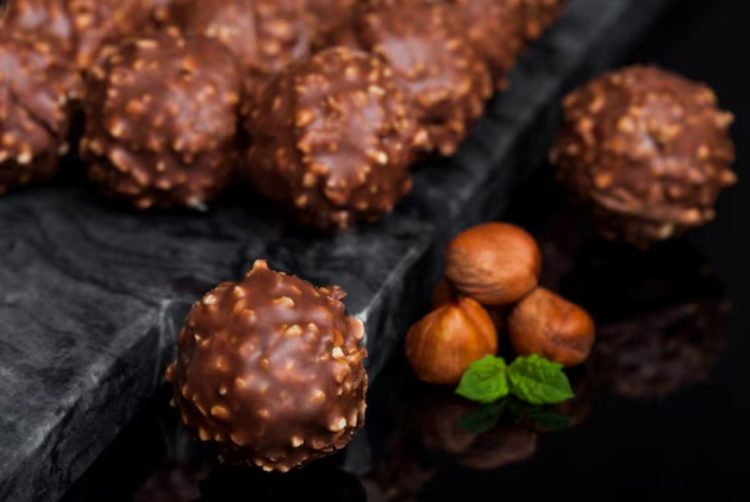 Brze Ferrero Rocher kuglice: Recept bez pečenja gotov za 15 minuta