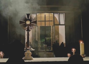 Cjelonoćno klanjanje u Širokom Brijegu: Molitva i tišina pred Presvetim