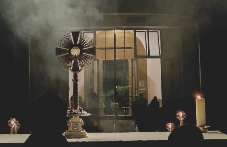 Cjelonoćno klanjanje u Širokom Brijegu: Molitva i tišina pred Presvetim