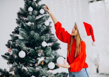 Danas je Badnjak: Donosimo sve važne detalje ovog dana, od običaja pa do značenja