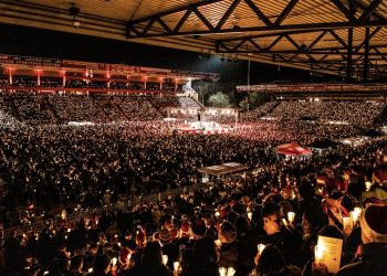 (VIDEO) Božićna čarolija na stadionu Uniona Berlin: Navijači pjevali tradicionalne božićne pjesme