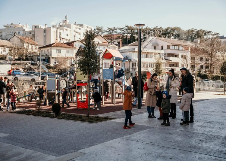 Široki Brijeg: Veseli dječji doček Nove godine na Trgu dr. Ante Starčevića