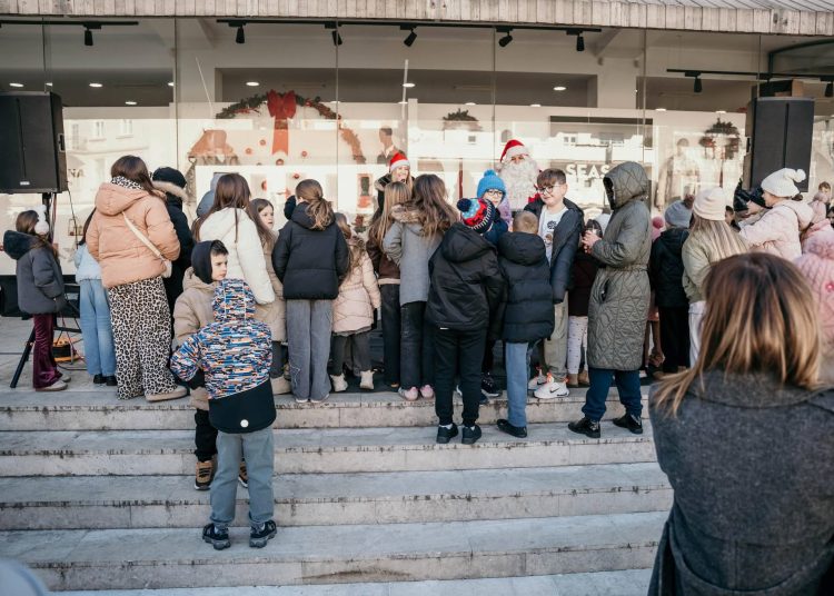 Široki Brijeg: Veseli dječji doček Nove godine na Trgu dr. Ante Starčevića