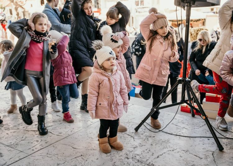 Široki Brijeg: Veseli dječji doček Nove godine na Trgu dr. Ante Starčevića