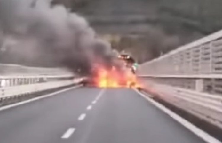 (VIDEO) Filmska pljačka: Prosuli čavle, izazvali požar pa zapucali