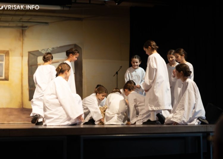 Božićna priredba u Širokom Brijegu u izvedbi malih folkloraša