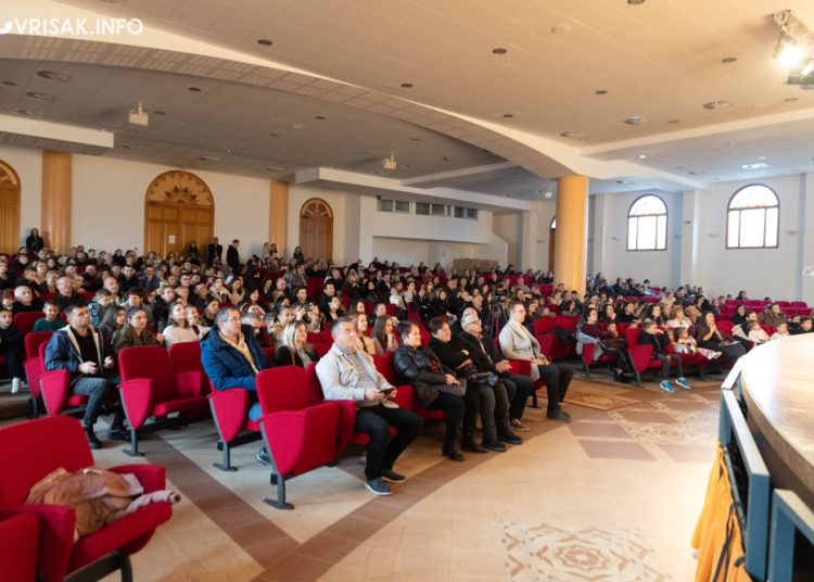 Božićna priredba u Širokom Brijegu u izvedbi malih folkloraša