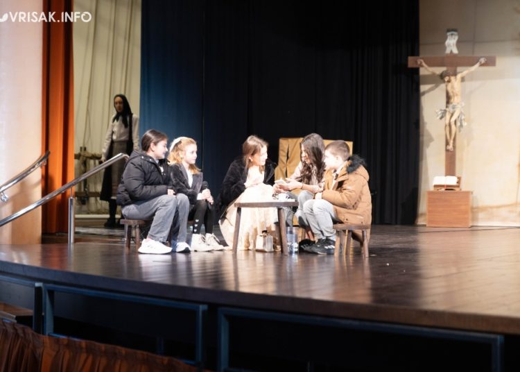 Božićna priredba u Širokom Brijegu u izvedbi malih folkloraša