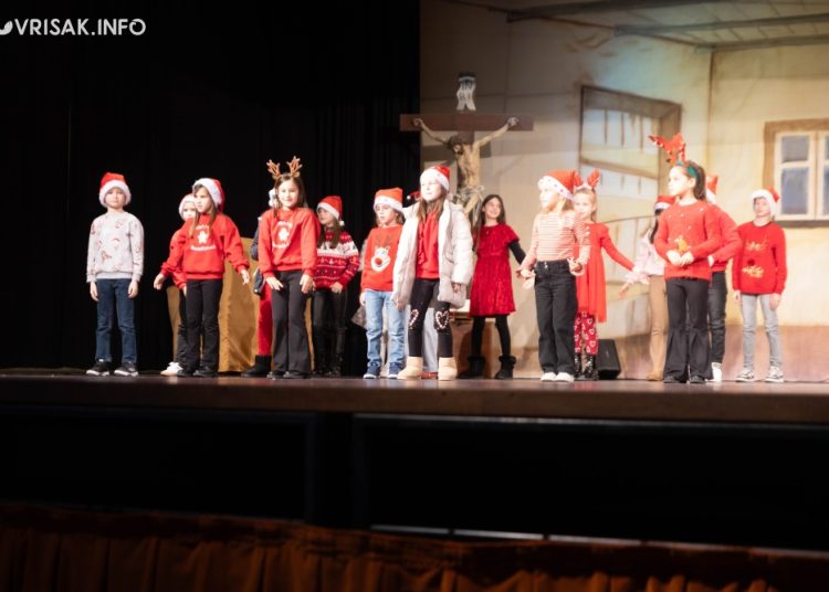 Božićna priredba u Širokom Brijegu u izvedbi malih folkloraša