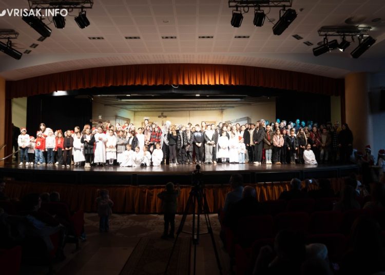 Božićna priredba u Širokom Brijegu u izvedbi malih folkloraša