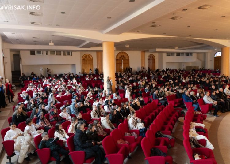 Božićna priredba u Širokom Brijegu u izvedbi malih folkloraša