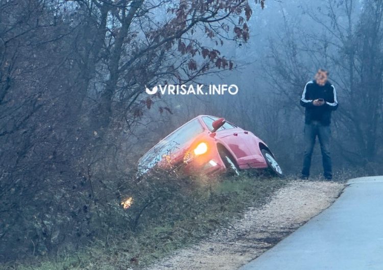 Prometna nezgoda u Širokom Brijegu, vozilo završilo izvan kolnika