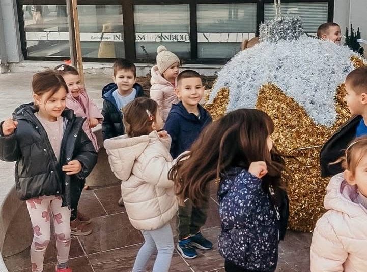 Djeca iz Dječjeg vrtića Trnoružica na Adventu u Širokom Brijegu