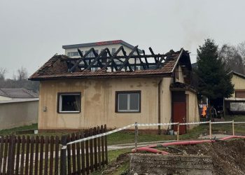 BiH: Katoličkoj obitelji izgorjela kuća, susjed Jasmin obećao da će je obnoviti do Božića