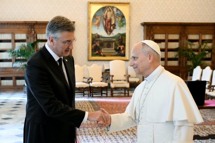 Plenković: Bilo bi nam iznimno drago da papa dođe u Hrvatsku