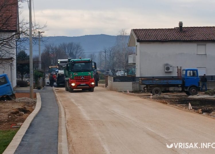 Široki Brijeg: Počelo asfaltiranje proširene ceste na Vaganu