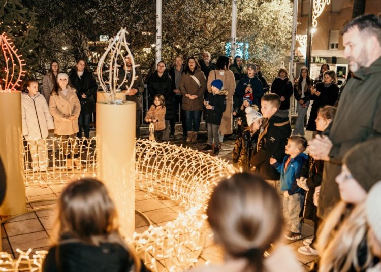 Široki Brijeg: Upaljena druga adventska svijeća