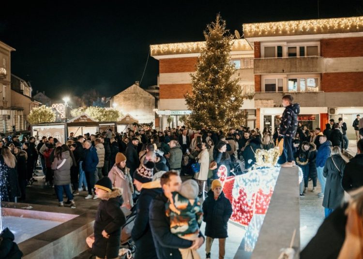Široki Brijeg: Upaljena druga adventska svijeća
