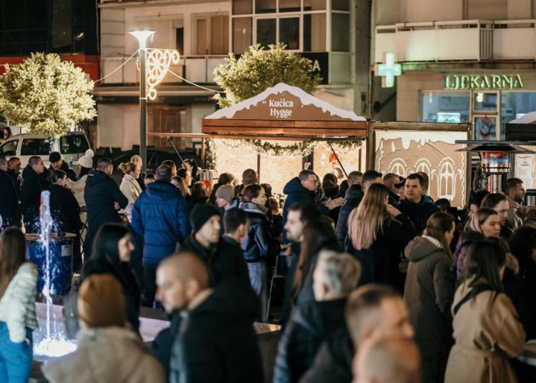 Široki Brijeg: Upaljena druga adventska svijeća