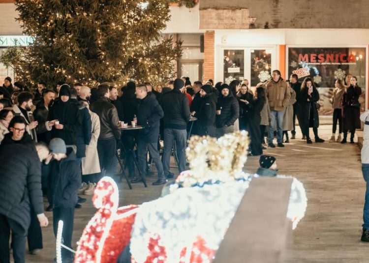 Široki Brijeg pjevao Oliverove hitove uz Stjepana Lacha