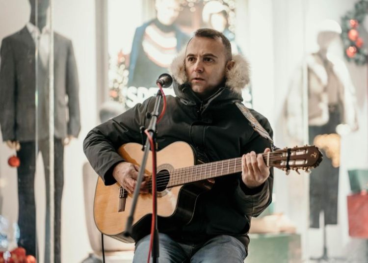 Široki Brijeg pjevao Oliverove hitove uz Stjepana Lacha