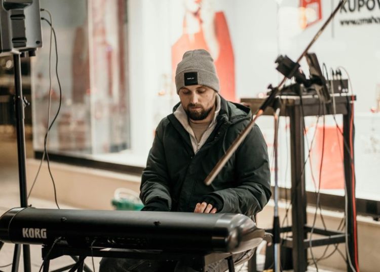 Široki Brijeg pjevao Oliverove hitove uz Stjepana Lacha