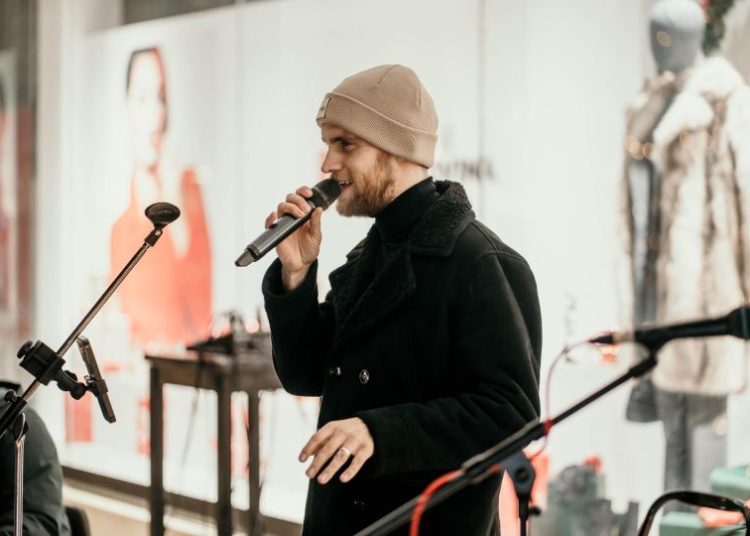 Široki Brijeg pjevao Oliverove hitove uz Stjepana Lacha