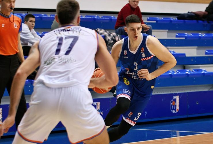 Široki dominantan u Baru: Mornaru ubacili više od sto poena