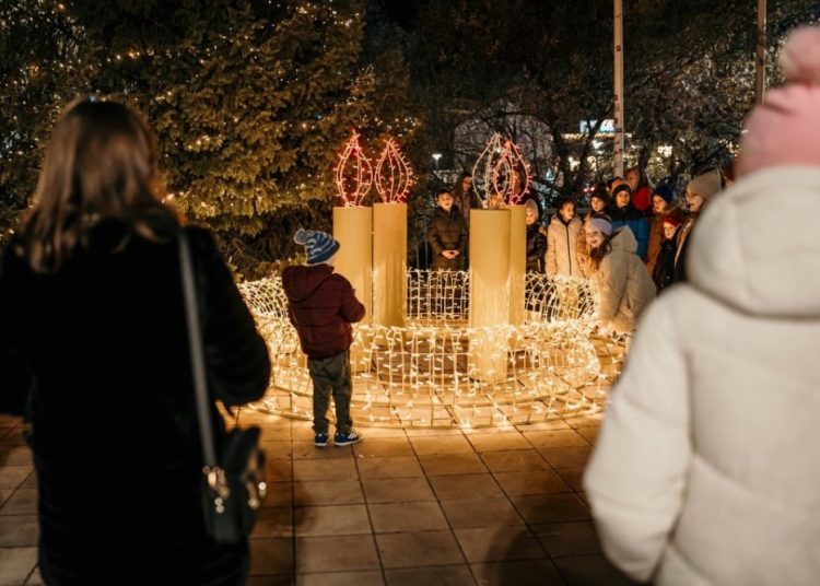 Treća adventska svijeća u Širokom Brijegu upaljena uz molitvu i pjesmu