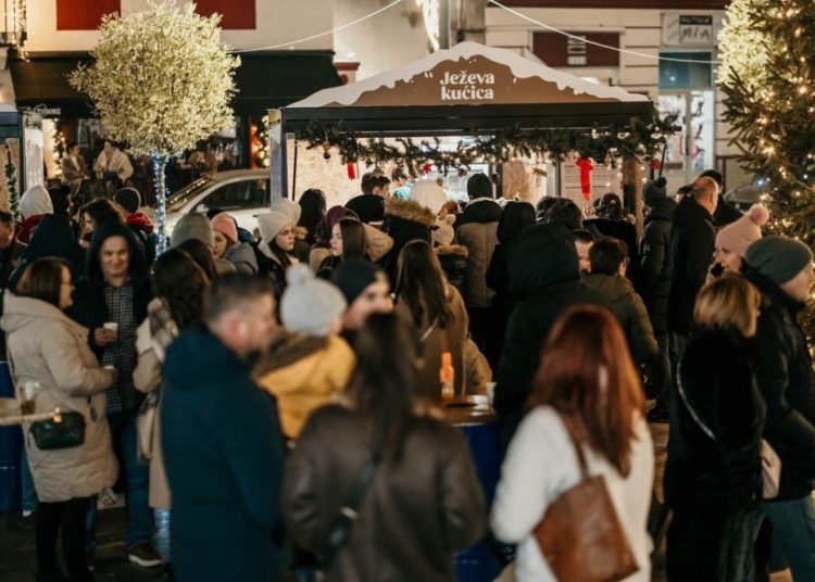 Treća adventska svijeća u Širokom Brijegu upaljena uz molitvu i pjesmu