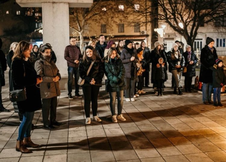 Treća adventska svijeća u Širokom Brijegu upaljena uz molitvu i pjesmu