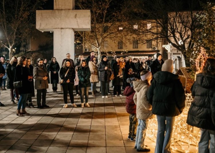 Treća adventska svijeća u Širokom Brijegu upaljena uz molitvu i pjesmu