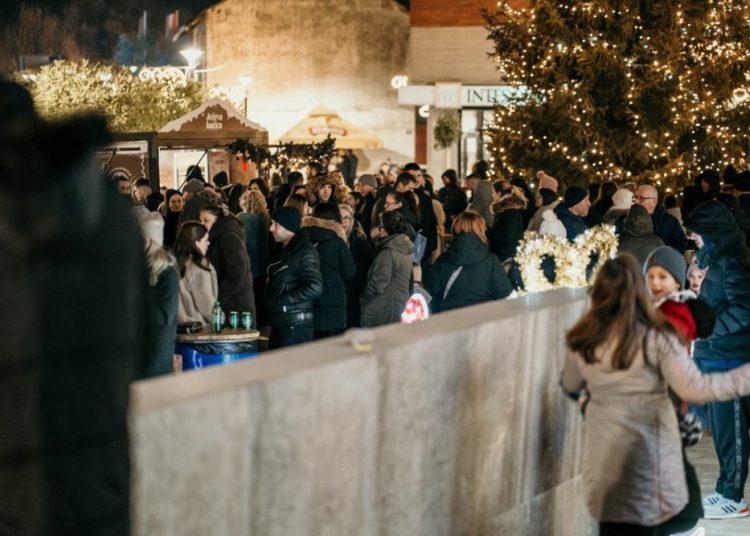Treća adventska svijeća u Širokom Brijegu upaljena uz molitvu i pjesmu