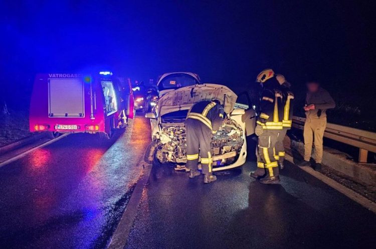 Vozilo sletjelo s ceste na Žovnici, ozlijeđen suvozač