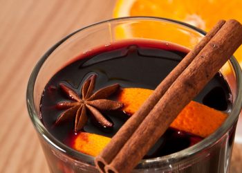 Zima je, stižu blagdani: Evo najbolji recept za kuhano vino