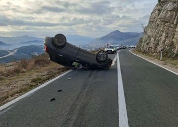 Fotografiranje završilo nesrećom: Suputnica prilikom preparkiranja udarila u brdo