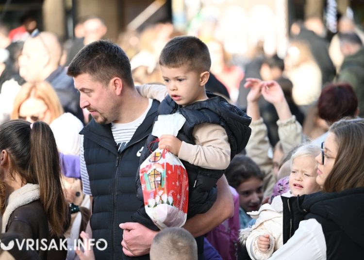 Sveti Nikola darivao mališane u Širokom Brijegu