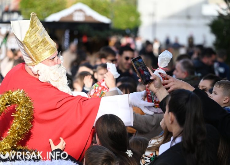 Sveti Nikola darivao mališane u Širokom Brijegu