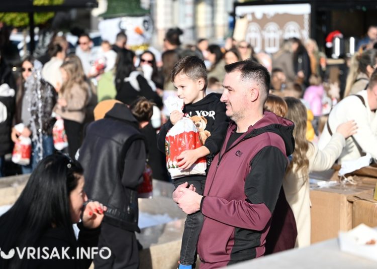 Sveti Nikola darivao mališane u Širokom Brijegu