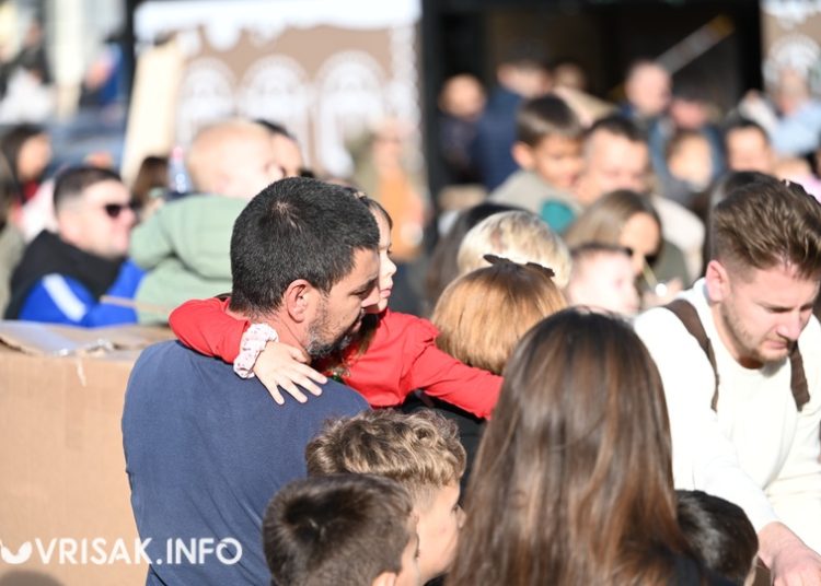 Sveti Nikola darivao mališane u Širokom Brijegu