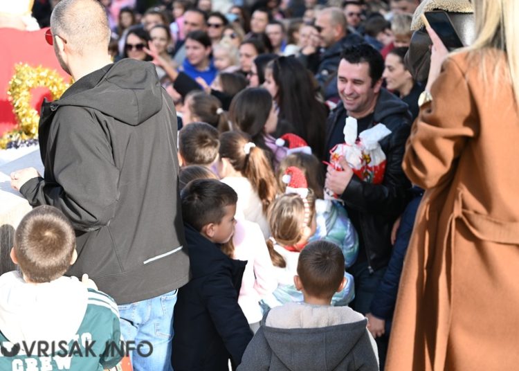 Sveti Nikola darivao mališane u Širokom Brijegu