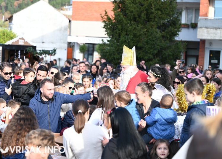 Sveti Nikola darivao mališane u Širokom Brijegu