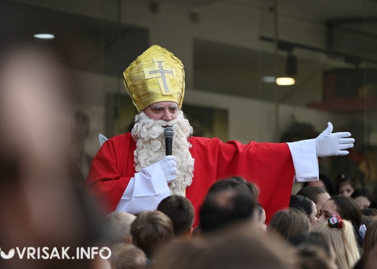 Sveti Nikola darivao mališane u Širokom Brijegu