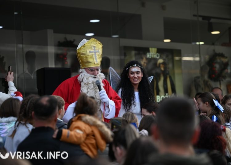 Sveti Nikola darivao mališane u Širokom Brijegu